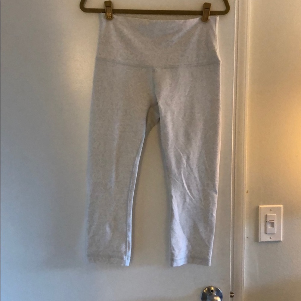 NWOT lululemon Capri lace leggings